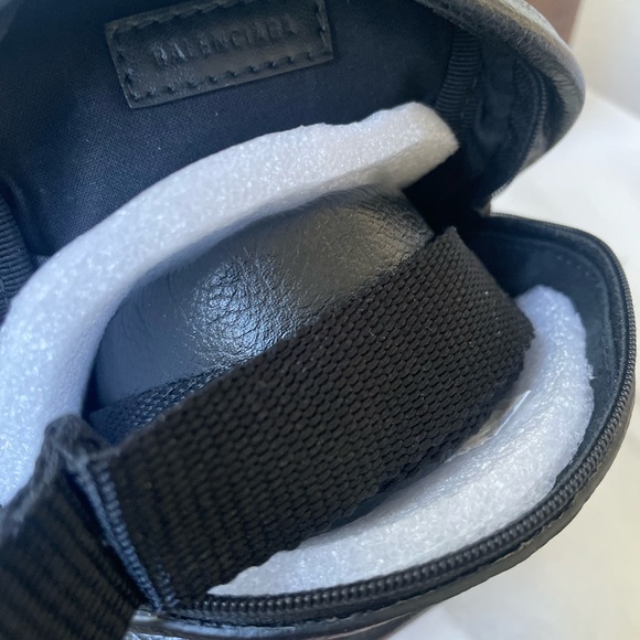 BALENCIAGA Mini Unisex Crossbody Backpack in black calfskin leather - Like New - Picture 4 of 14